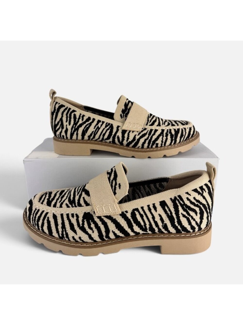 Taryn Rose Zebra Pattern Knit Loafers Slip On Comfort Shoes Women’s Size 9